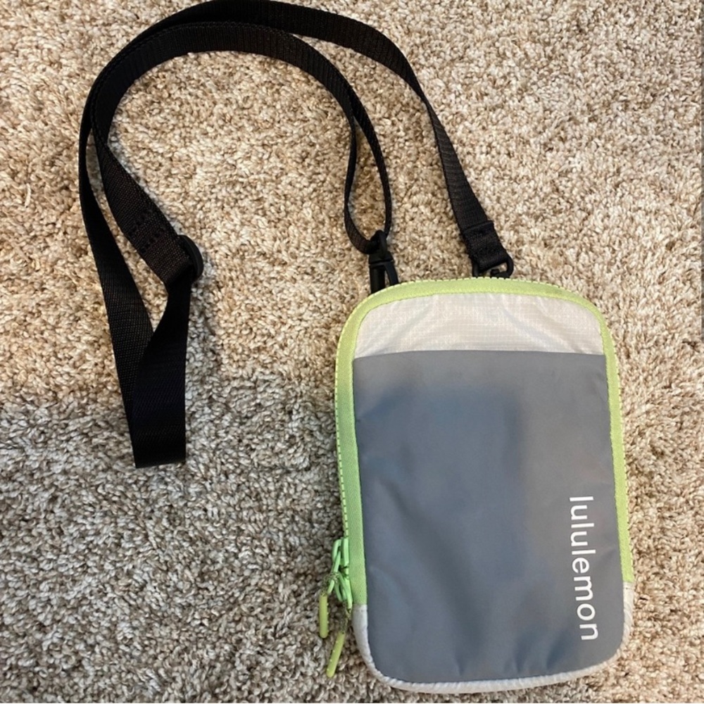 Lululemon cross bag